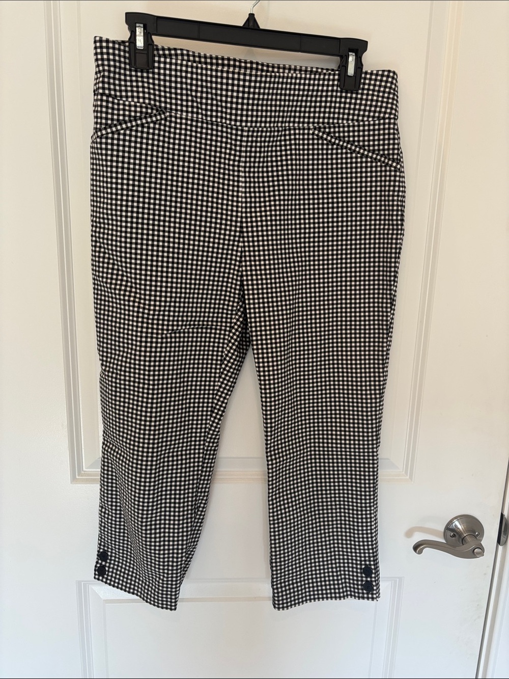 Chico’s Perfect Stretch Pull on Women's Black & White Gingham Capris